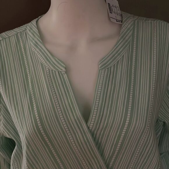 Christopher & Banks V neck 3/4 length sleeve mint green stripped blouse Large - Picture 2 of 7